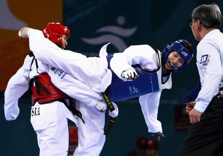 跆拳道-女子72公斤级决赛 陈中完胜对手夺金牌(图1)