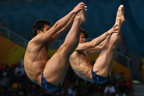 何冲王峰打响跳水队头炮 男子双人三米板获冠军(图1)