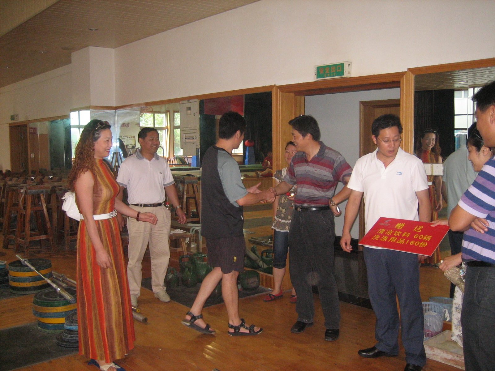 关心落实处，盛夏送清凉(图2)