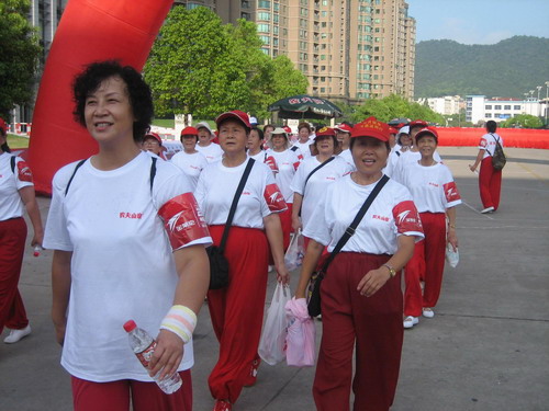 比黄金更珍贵的是健康(图1)