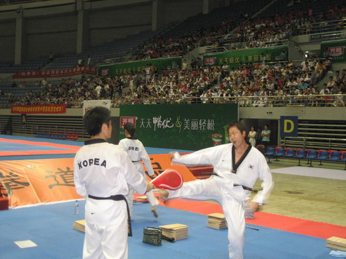 韩国国家跆拳道巡回表演团来杭(图4)