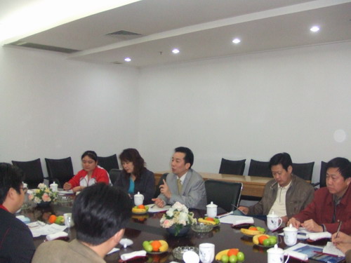 重庆体育局考察黄龙体育中心(图2)