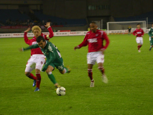 罗德里格斯射出世界波 成足获首胜绿城三连败(图3)