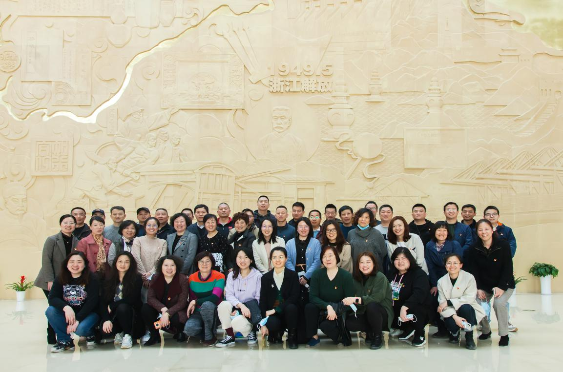 黄龙体育中心党委组织参观“建党百年 初心如磐--长三角红色档案珍品展”(图1) 黄龙体育中心党委组织参观“建党百年 初心如磐--长三角红色档案珍品展”(图1)