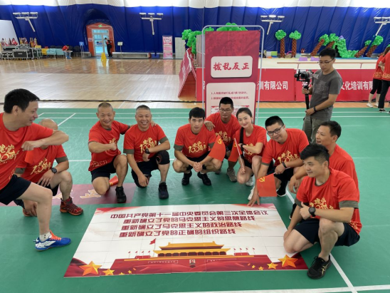 黄龙体育中心今天格外红（百名党员进黄龙）(图3)