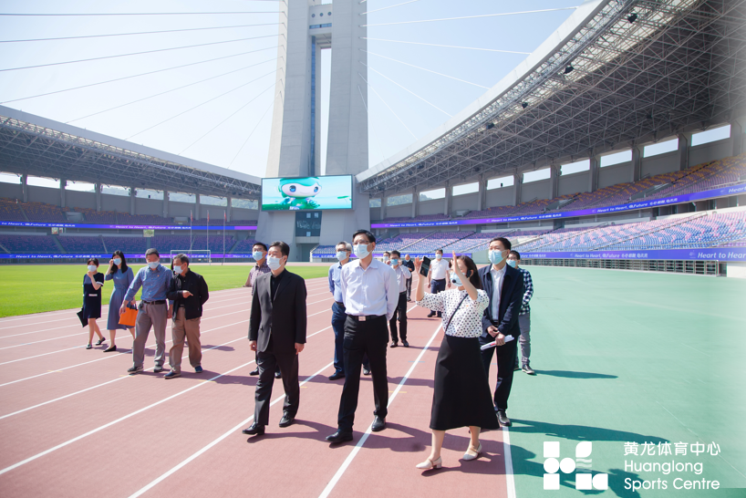 省人大常委会党组副书记、副主任熊建平一行来黄龙体育中心开展调研(图4)