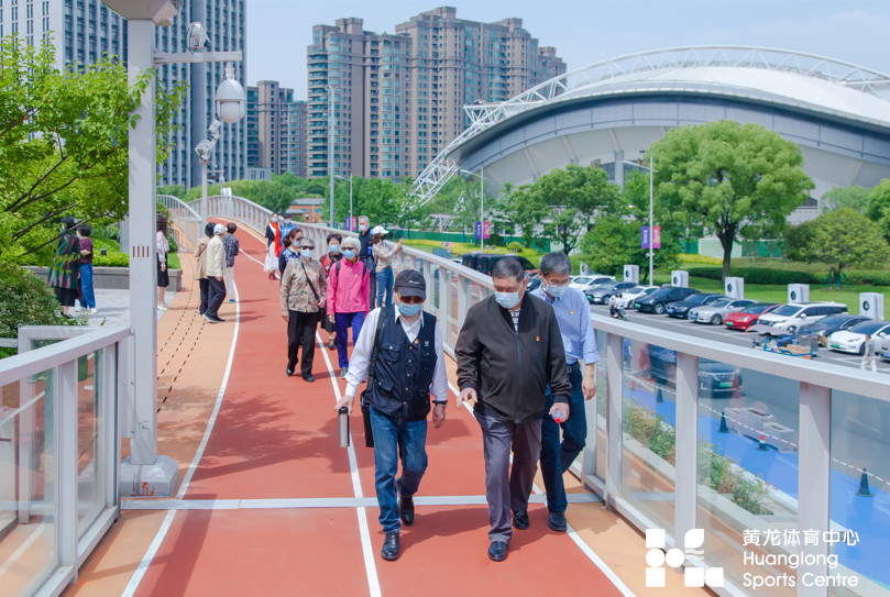 看黄龙新颜 忆初心使命——黄龙体育中心离退休支部主题党日活动(图3)