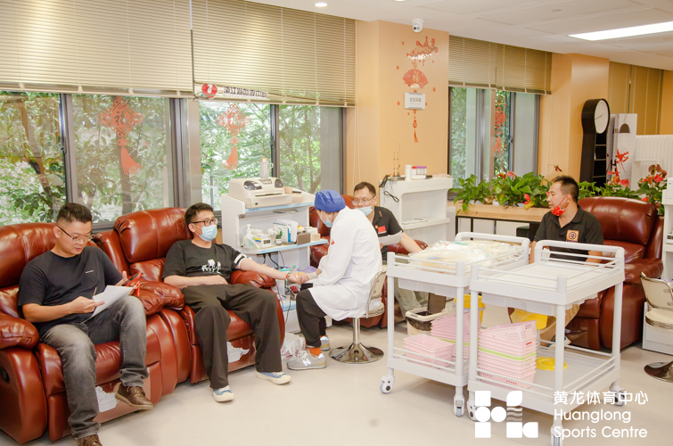 无偿献血浓浓情 红色血脉代代传 ——黄龙体育中心组织职工开展无偿献血活动(图5)