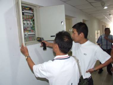 “夏季送清凉”结对子活动(图1) “夏季送清凉”结对子活动(图1)