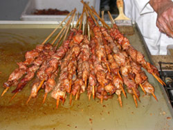 中华名小吃展在黄龙体育中心掀起了“锅盖”(图2)