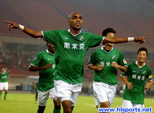 奥托蔡楚川双双建功 杭州绿城2-1胜大连实德(图1)