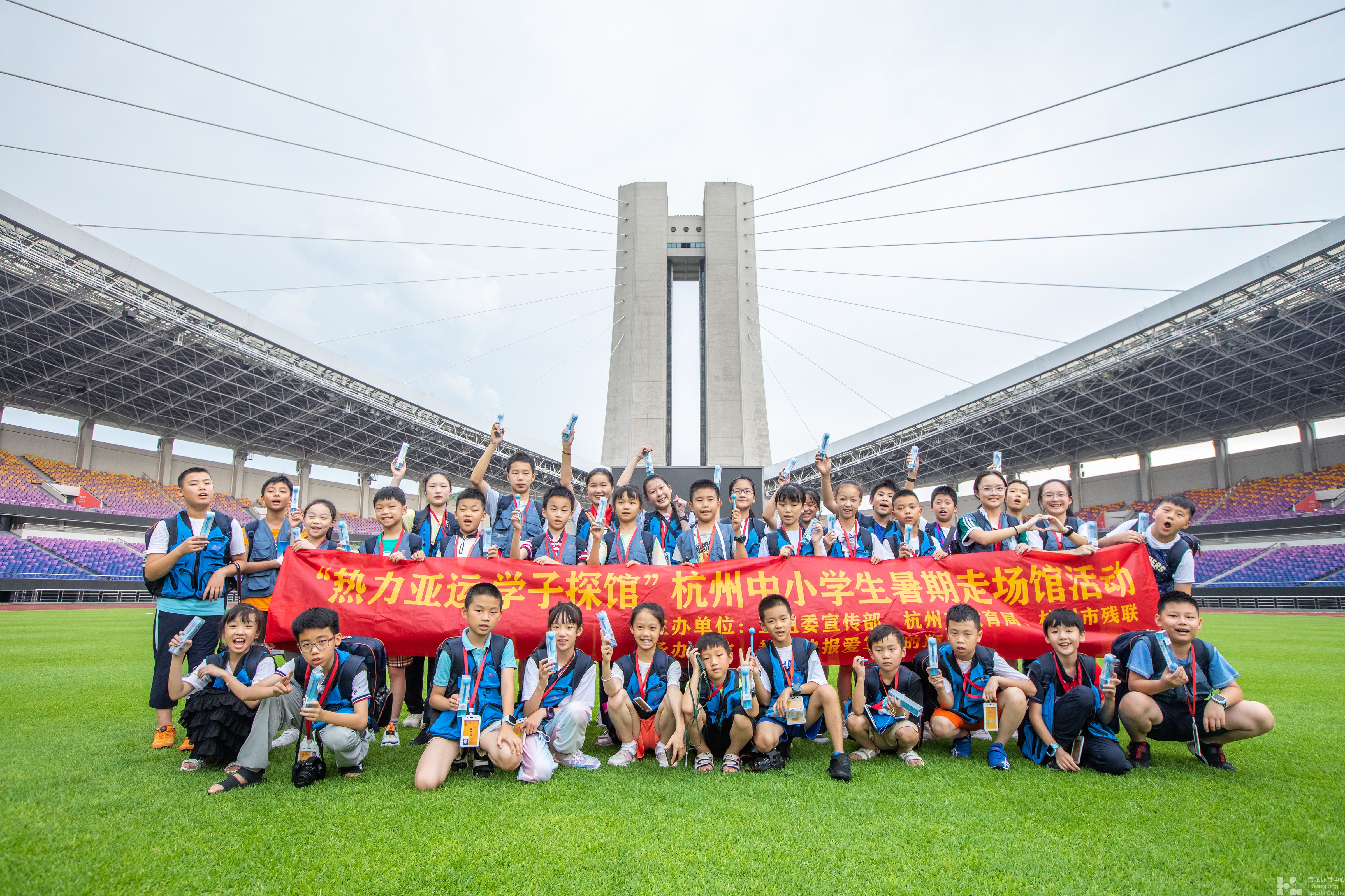 “热力亚运，学子探馆” 亚运小记者探营亚运版“新黄龙”(图2)