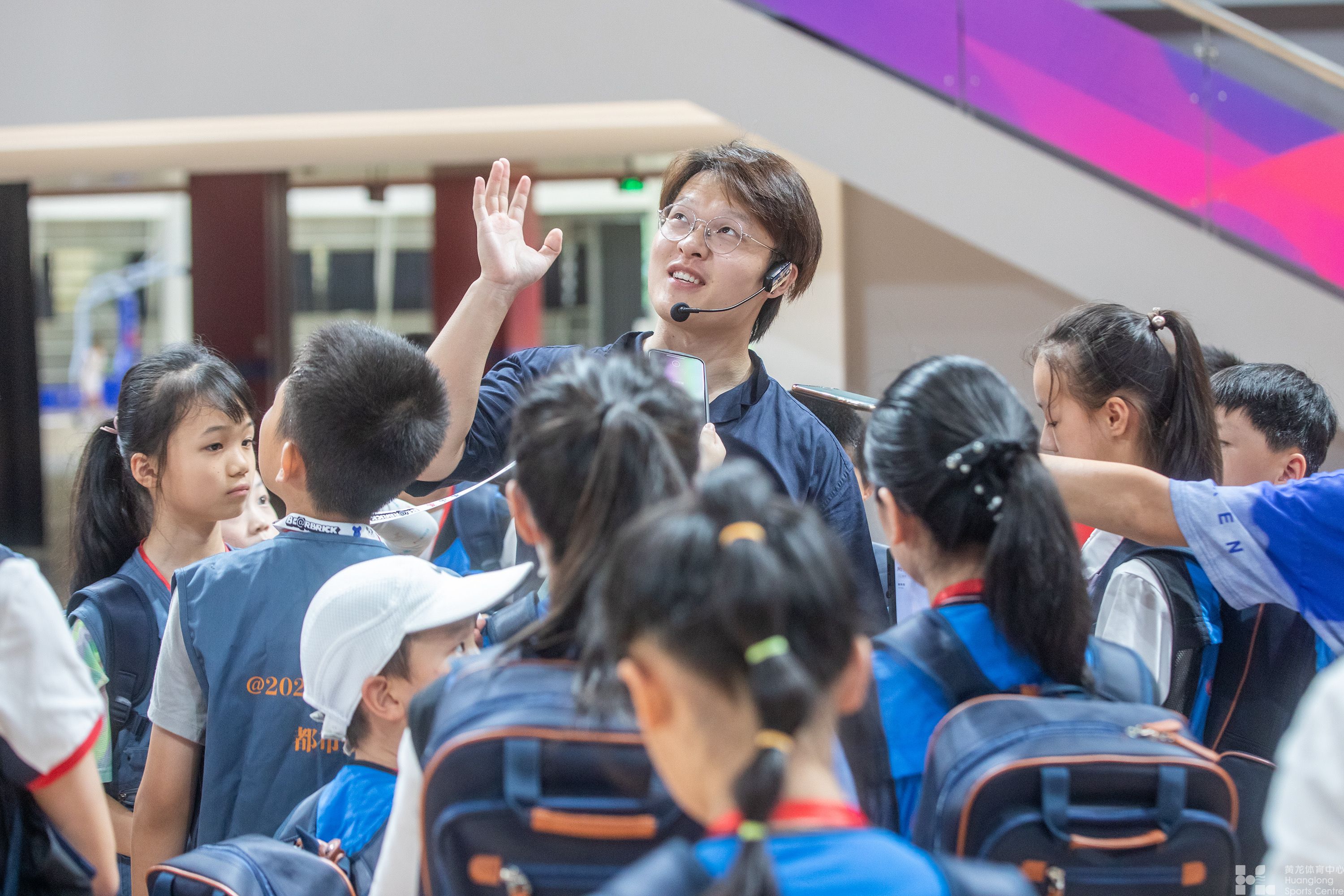 “热力亚运，学子探馆” 亚运小记者探营亚运版“新黄龙”(图7)