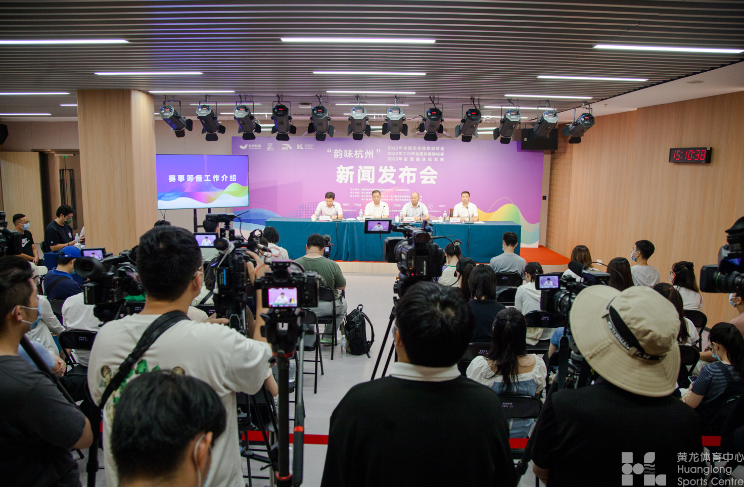 只要一杯奶茶的钱,就能走进黄龙亚运场馆看一场国家级赛事和奥运冠军的表现,约吗?(图2) 只要一杯奶茶的钱,就能走进黄龙亚运场馆看一场国家级赛事和奥运冠军的表现,约吗?(图2)