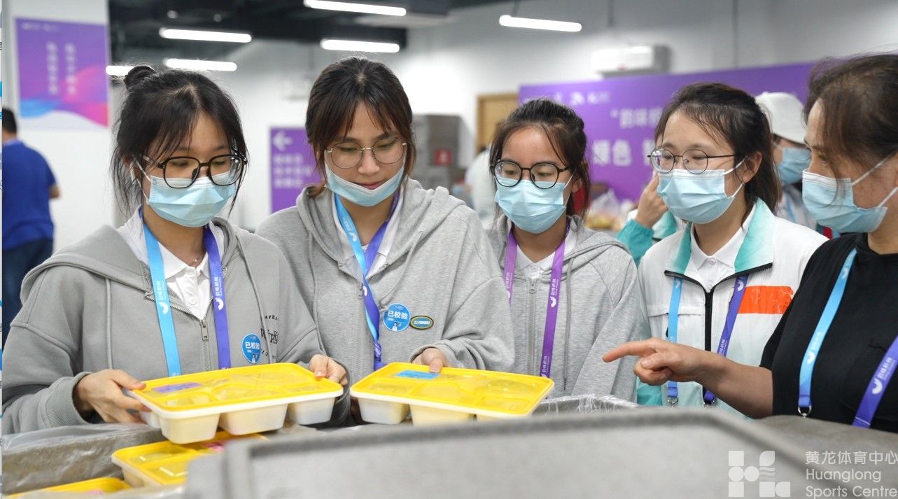 选餐、付费、制作、出单，只需3分钟！揭秘黄龙体育中心怎么搞定700人的吃饭大事——(图3)