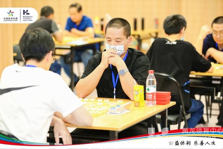 【黄龙晚高峰】“象棋似布阵，点子如点兵”——民间棋王齐聚黄龙“捉对厮杀”(图4)