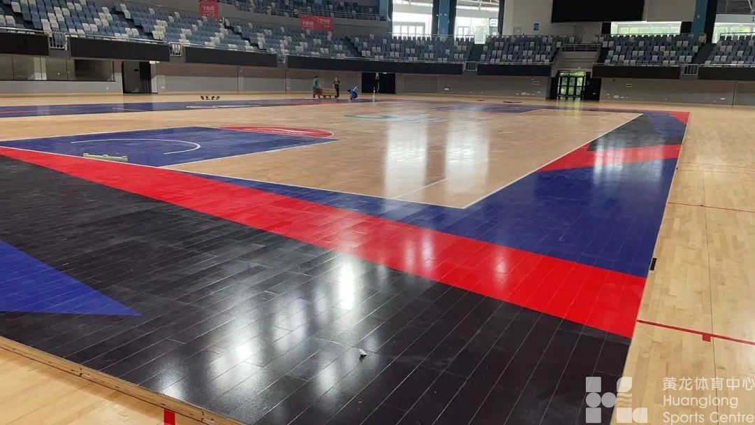 黄龙体育馆华丽“变身”，迎接CBA第一阶段的到来(图2)