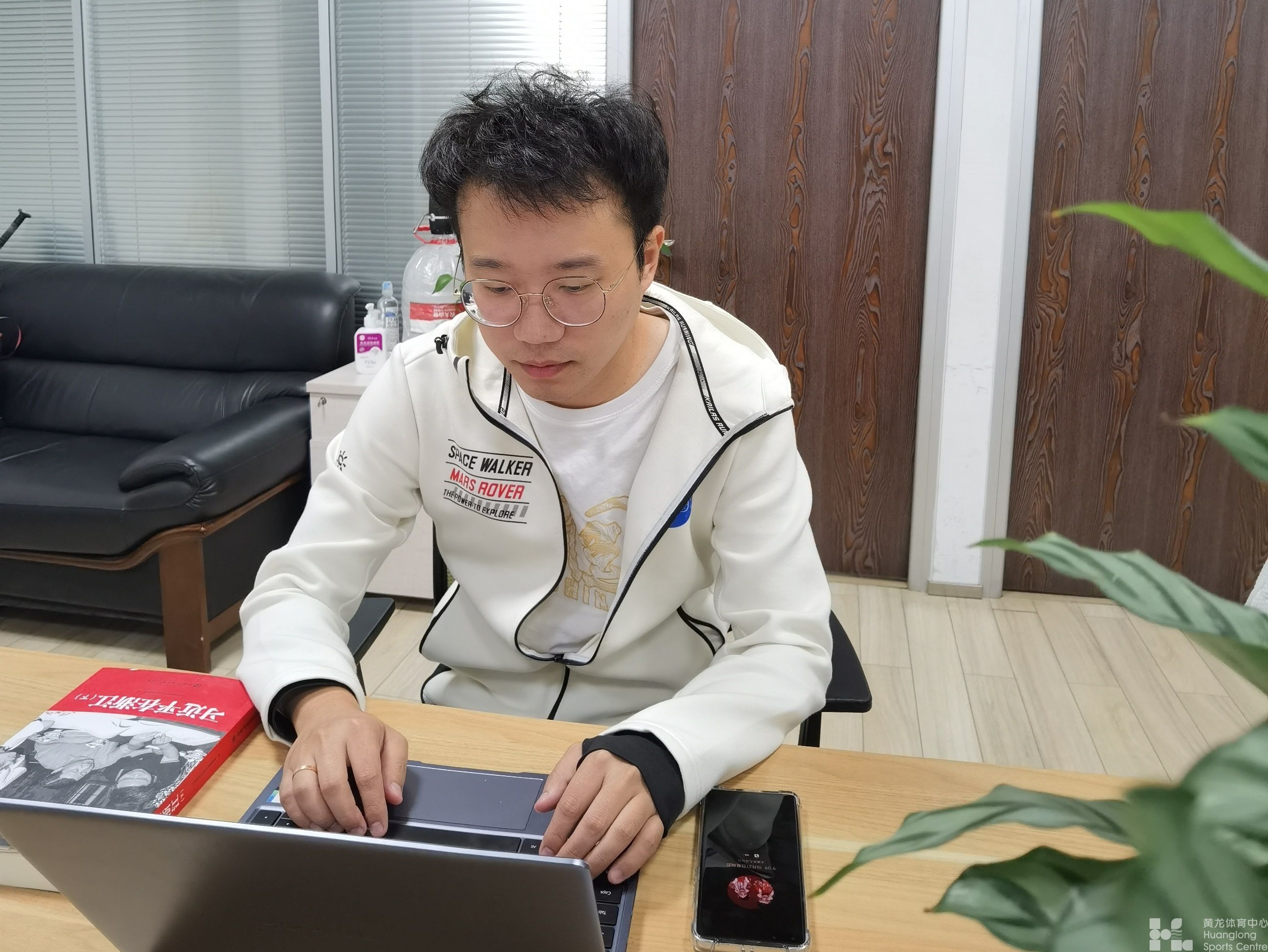 牢记初心使命 开创美好未来 ——党的二十大精神在黄龙体育中心引起热烈反响（二）(图7)