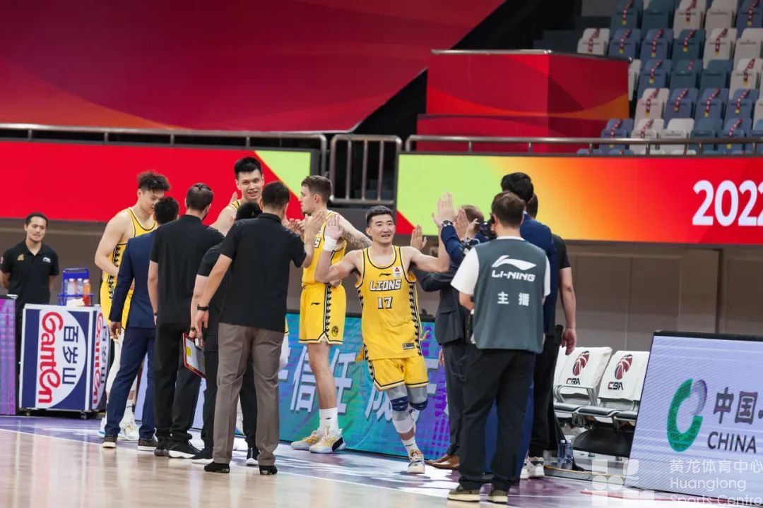 【CBA赛事回顾】常规赛第4轮丨威尔哲首秀28+5，浙江东阳光105-83大胜福建浔兴股份(图1)