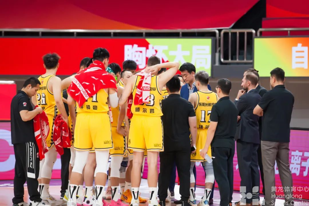 【CBA赛事回顾】常规赛第4轮丨威尔哲首秀28+5，浙江东阳光105-83大胜福建浔兴股份(图2)
