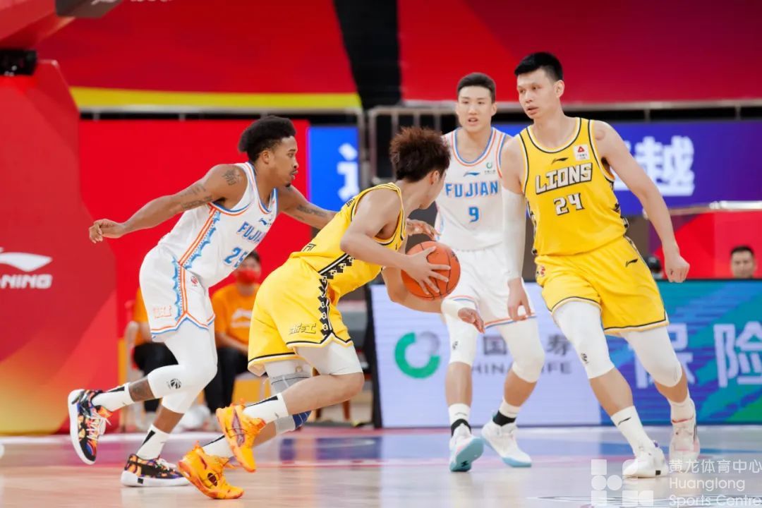 【CBA赛事回顾】常规赛第4轮丨威尔哲首秀28+5，浙江东阳光105-83大胜福建浔兴股份(图3)