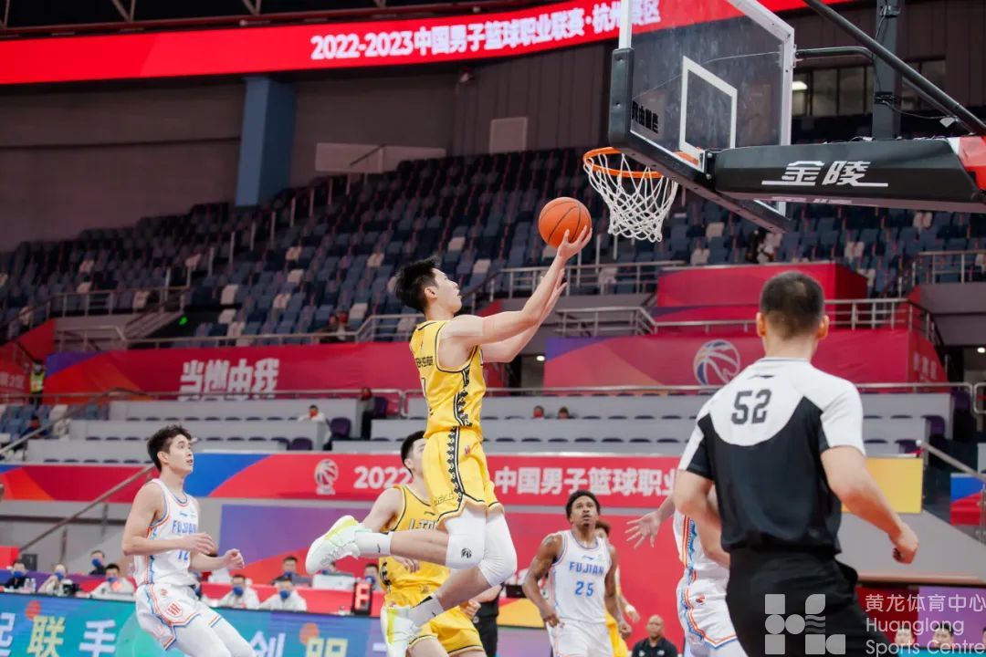 【CBA赛事回顾】常规赛第4轮丨威尔哲首秀28+5，浙江东阳光105-83大胜福建浔兴股份(图4)