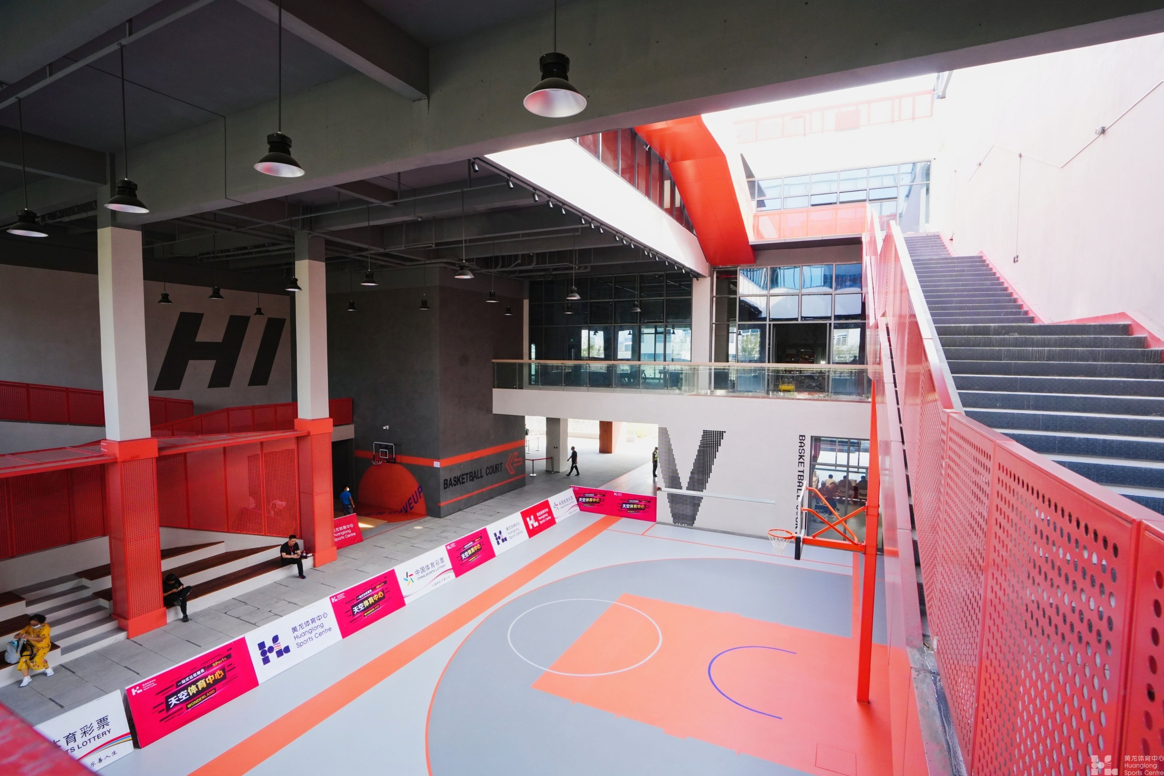 教练,我还想打球!城西篮球迷心中的圣地——由浙江省黄龙体育中心运营的天空体育中心篮球馆本周三试运营开放!(图6) 教练,我还想打球!城西篮球迷心中的圣地——由浙江省黄龙体育中心运营的天空体育中心篮球馆本周三试运营开放!(图6)