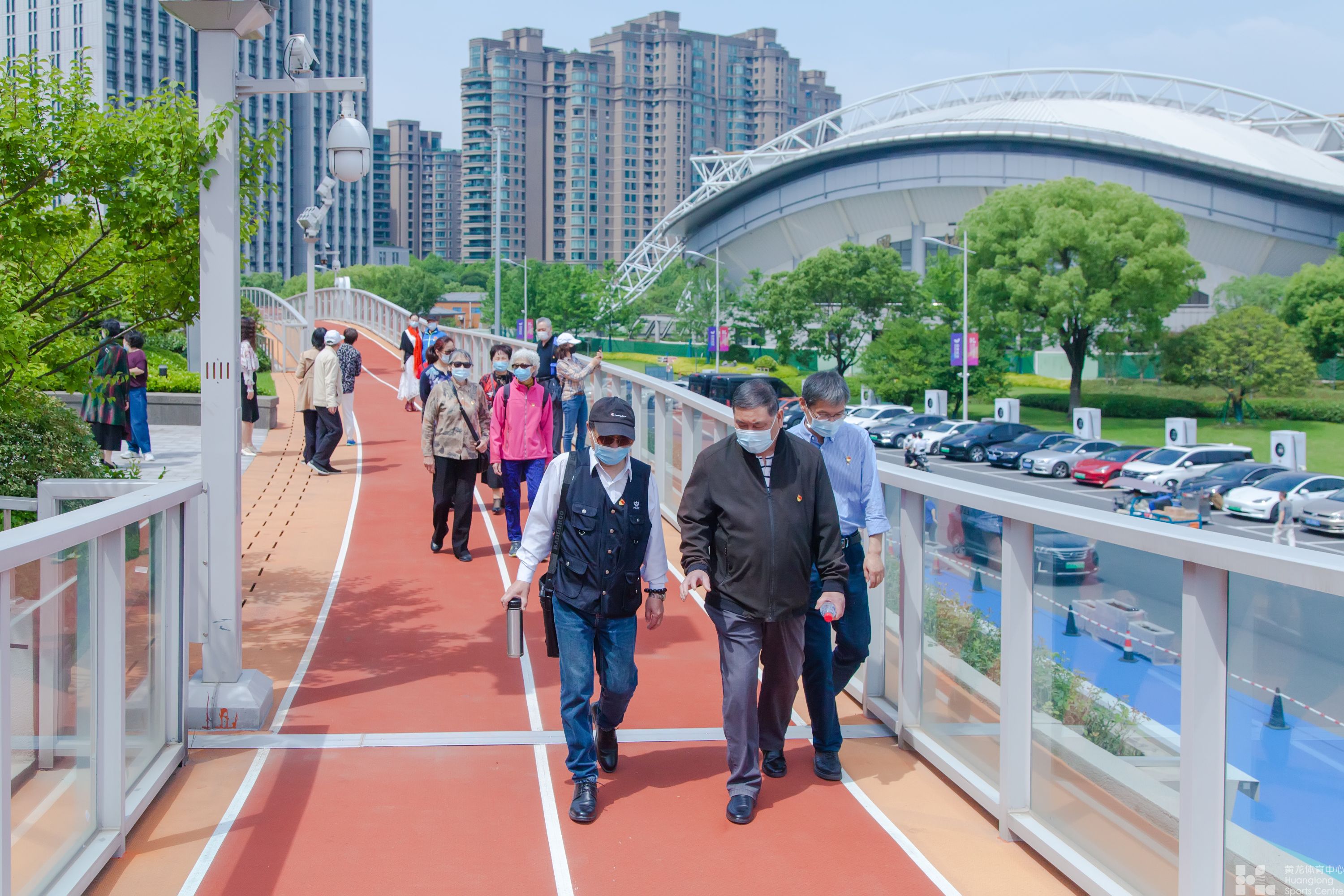 看黄龙新颜 忆初心使命 ——黄龙体育中心离退休支部主题党日活动(图4)