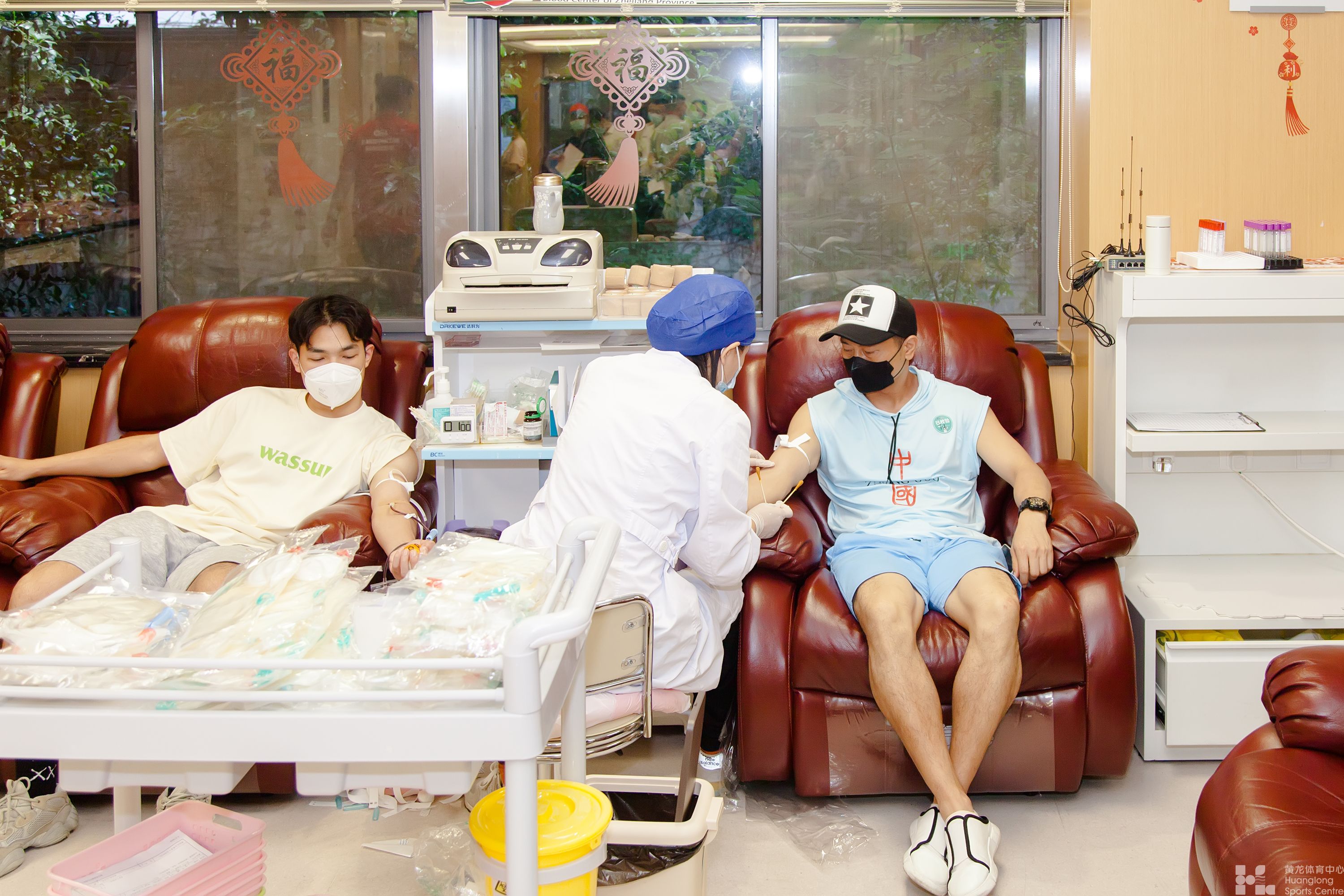 无偿献血浓浓情 红色血脉代代传 ——黄龙体育中心组织职工开展无偿献血活动(图8)