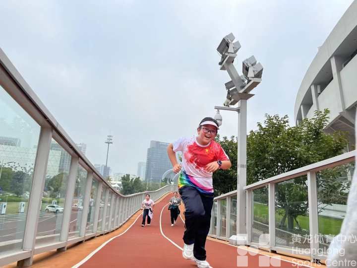 小时新闻——杭州这条空中跑道人气有多高?46个孩子组团打卡,一刷就是五六圈(图7) 小时新闻——杭州这条空中跑道人气有多高?46个孩子组团打卡,一刷就是五六圈(图7)