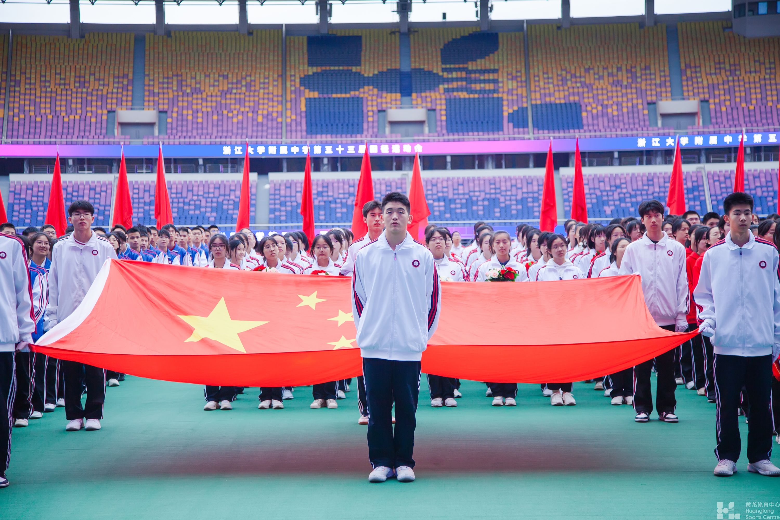 第一场!学校运动会开进亚运级别六万人场馆了!(图2) 第一场!学校运动会开进亚运级别六万人场馆了!(图2)