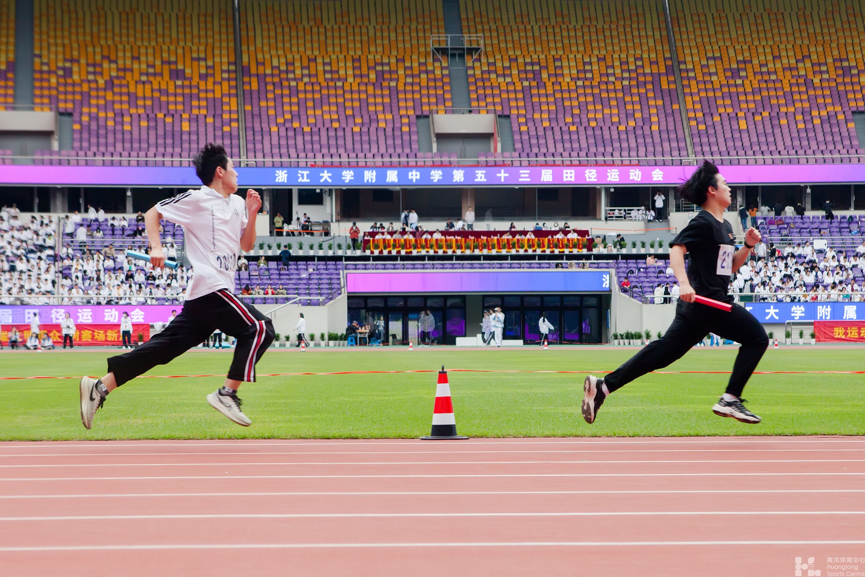 第一场!学校运动会开进亚运级别六万人场馆了!(图5) 第一场!学校运动会开进亚运级别六万人场馆了!(图5)
