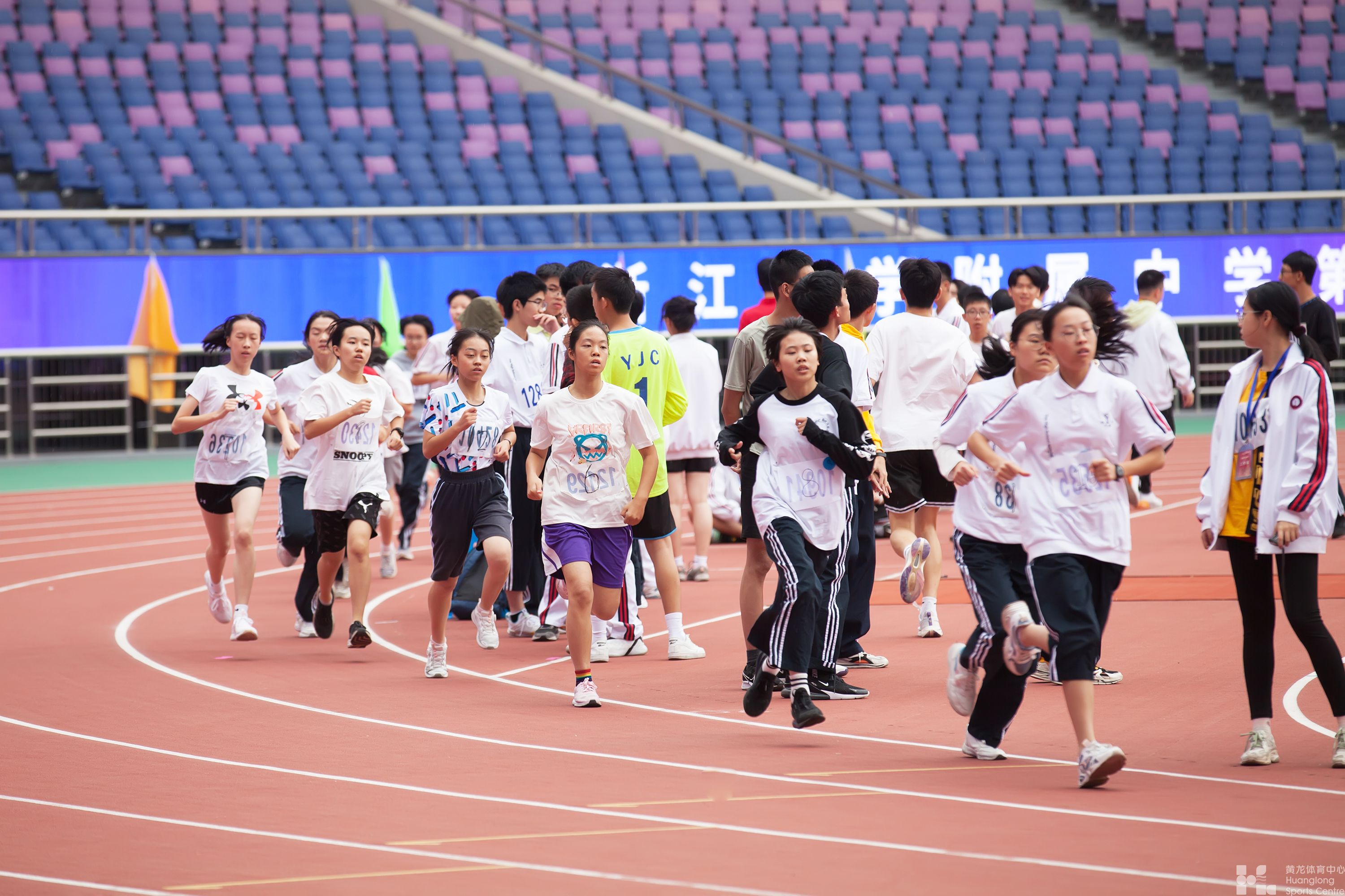 第一场!学校运动会开进亚运级别六万人场馆了!(图6) 第一场!学校运动会开进亚运级别六万人场馆了!(图6)