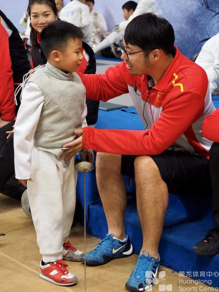 【黄龙公开课】练在金秋，大咖教练带小剑客们踏上“剑道”——(图3)