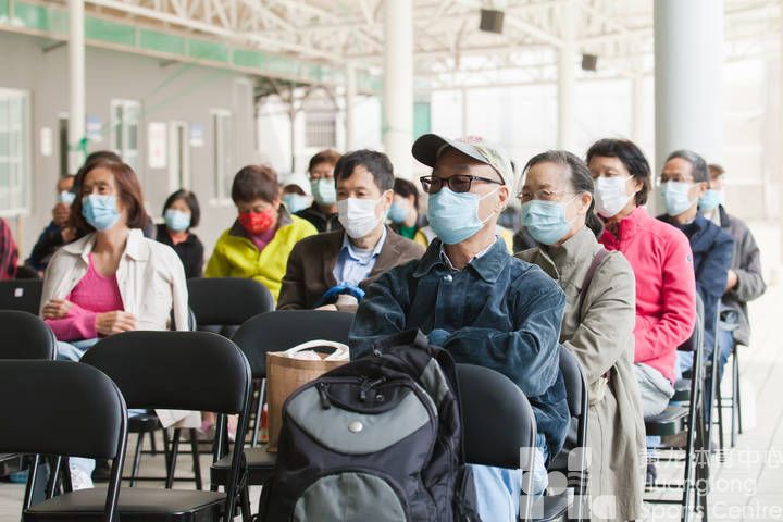 【黄龙公开课】一堂公开课来了近百名中老年游泳爱好者，“关爱夕阳”运动健康知识讲座受热捧(图4)