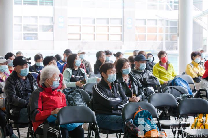 【黄龙公开课】一堂公开课来了近百名中老年游泳爱好者，“关爱夕阳”运动健康知识讲座受热捧(图5)