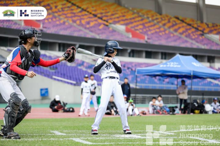 小时新闻——棒球少年齐聚黄龙，第二届浙江省“会员杯”棒垒球公开赛（中学组）开赛(图2)