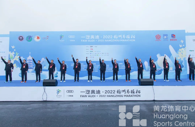 今晨有的人还在睡觉，有的人已经在跑杭马了！今天，你杭马了吗？(图2)