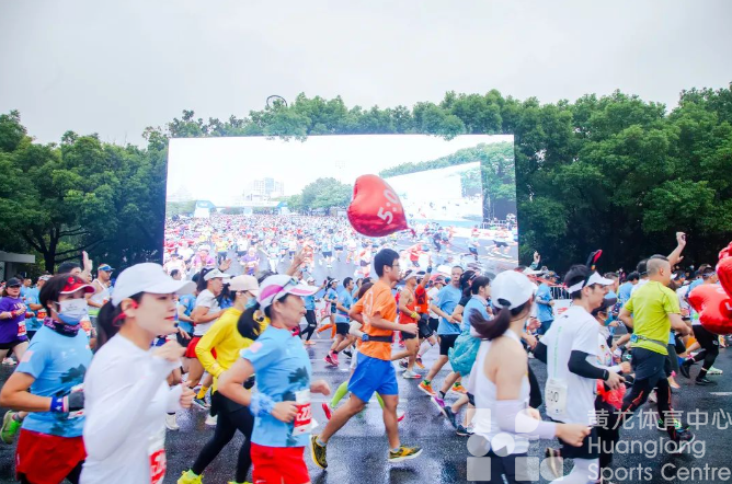 今晨有的人还在睡觉，有的人已经在跑杭马了！今天，你杭马了吗？(图5)