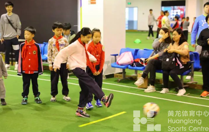 走进冠军楼、玩橄榄球搏击…幸福！长江实验小学的“体育课”是一场亚运场馆沉浸式体验(图4)