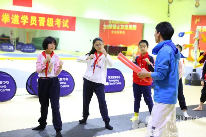 走进冠军楼、玩橄榄球搏击…幸福！长江实验小学的“体育课”是一场亚运场馆沉浸式体验(图5)