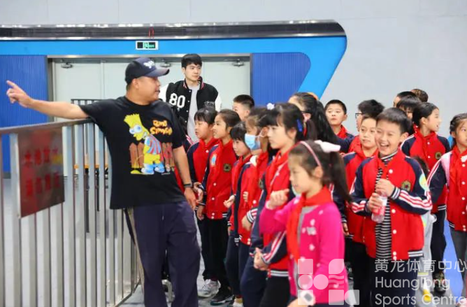 走进冠军楼、玩橄榄球搏击…幸福！长江实验小学的“体育课”是一场亚运场馆沉浸式体验(图7)