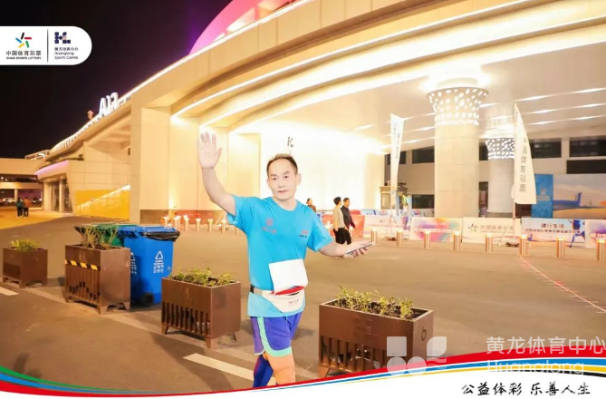 钱江晚报——继杭马后,跑友们的又一场狂欢——昨晚,你是不是也在西湖边奔跑?(图6) 钱江晚报——继杭马后,跑友们的又一场狂欢——昨晚,你是不是也在西湖边奔跑?(图6)