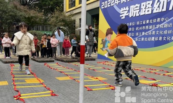 小时新闻——大雪节气的仪式感，学院路幼儿园的宝贝们上了一堂特别的体育课(图1)