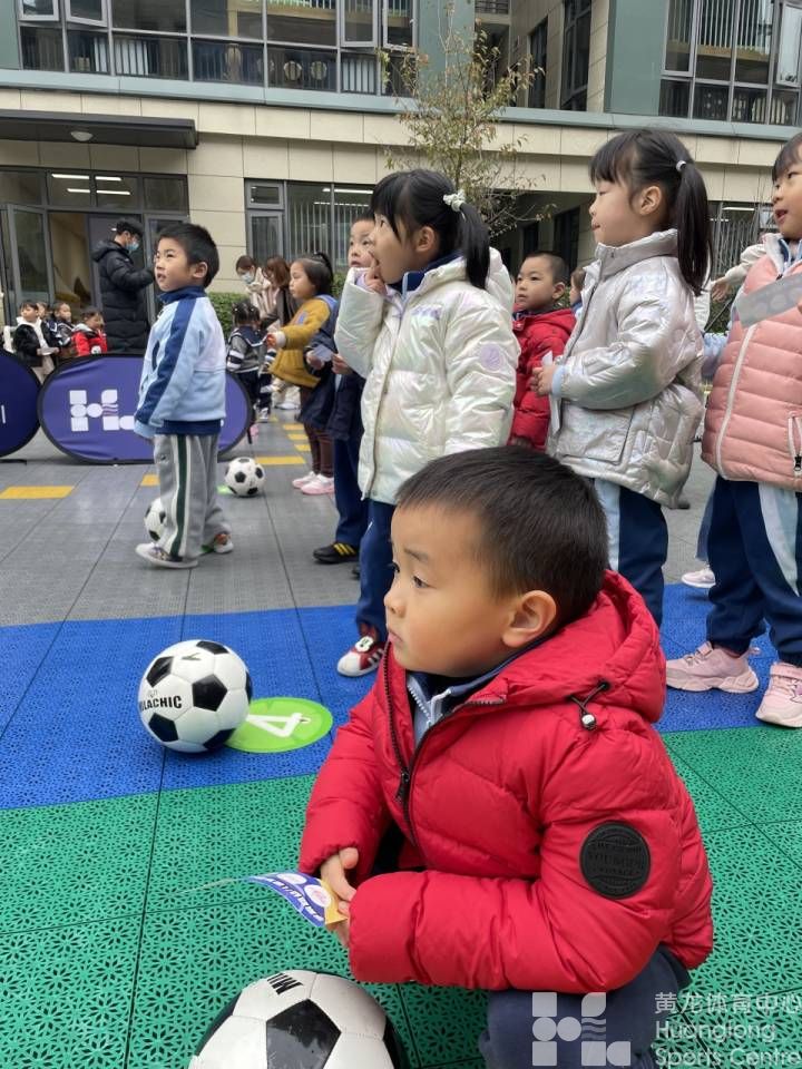 小时新闻——大雪节气的仪式感，学院路幼儿园的宝贝们上了一堂特别的体育课(图4)
