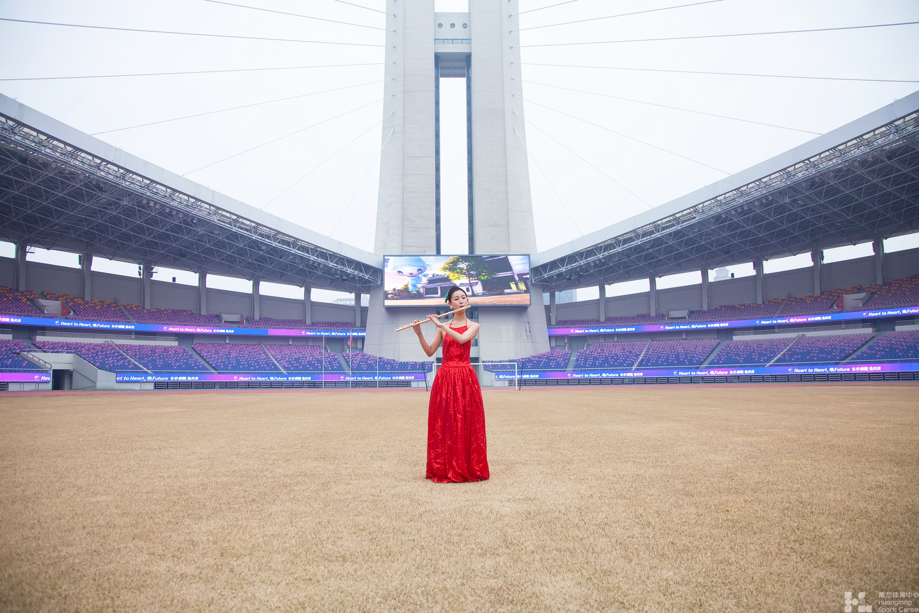 敬请锁定黄龙“卫视”，听乐手们在亚运场馆上演春晚！(图2)