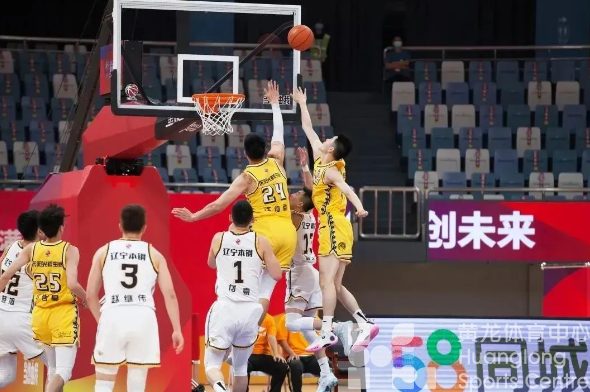 全力以赴 共创美好 | 黄龙体育中心2023年新年贺词(图4)