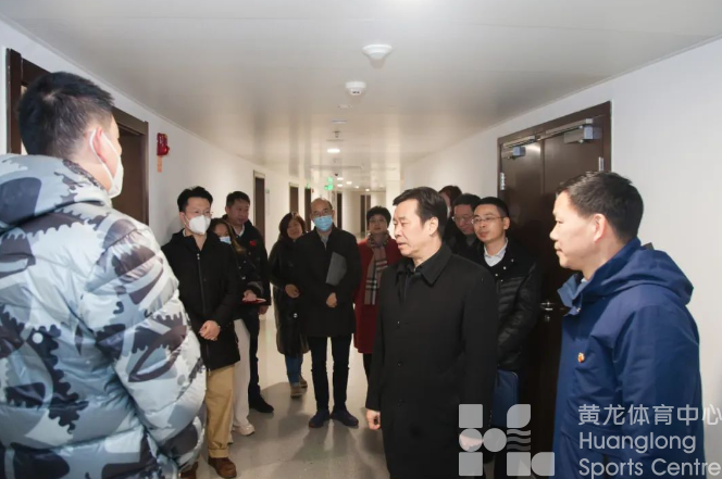 省体育局领导亲切看望、慰问体育战线干部职工：为举办一届出色的杭州亚运会尽全力作贡献(图2)