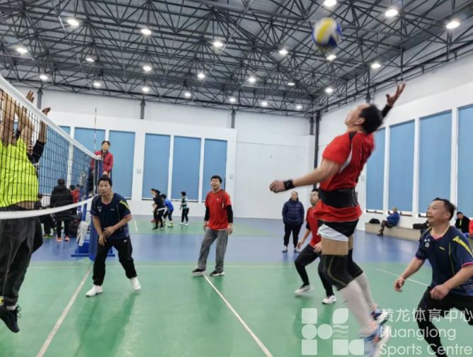 2天比了84场,杭州有场“去年龄化”的气排球联谊赛(图1) 2天比了84场,杭州有场“去年龄化”的气排球联谊赛(图1)