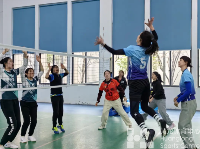 2天比了84场,杭州有场“去年龄化”的气排球联谊赛(图3) 2天比了84场,杭州有场“去年龄化”的气排球联谊赛(图3)